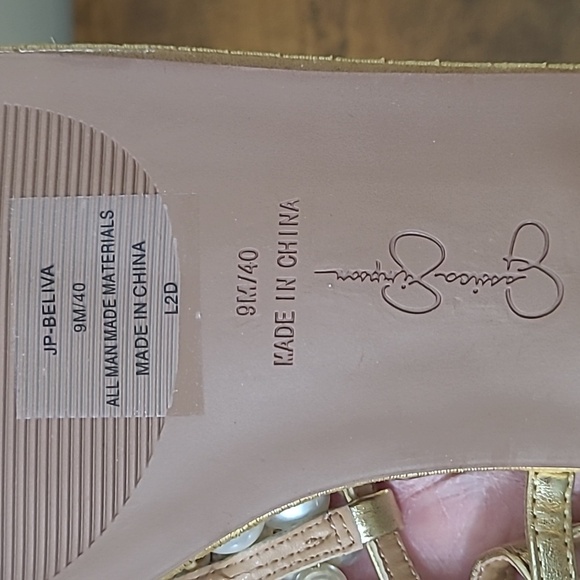 NWT Jessica Simpson Gold Beliva Sandals with Seashell & Pearl Details size 9 - Picture 6 of 7